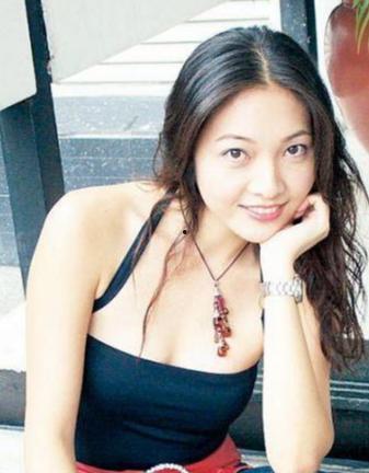 黎思嘉资料,才华横溢的年轻艺术家，用镜头讲述时代故事